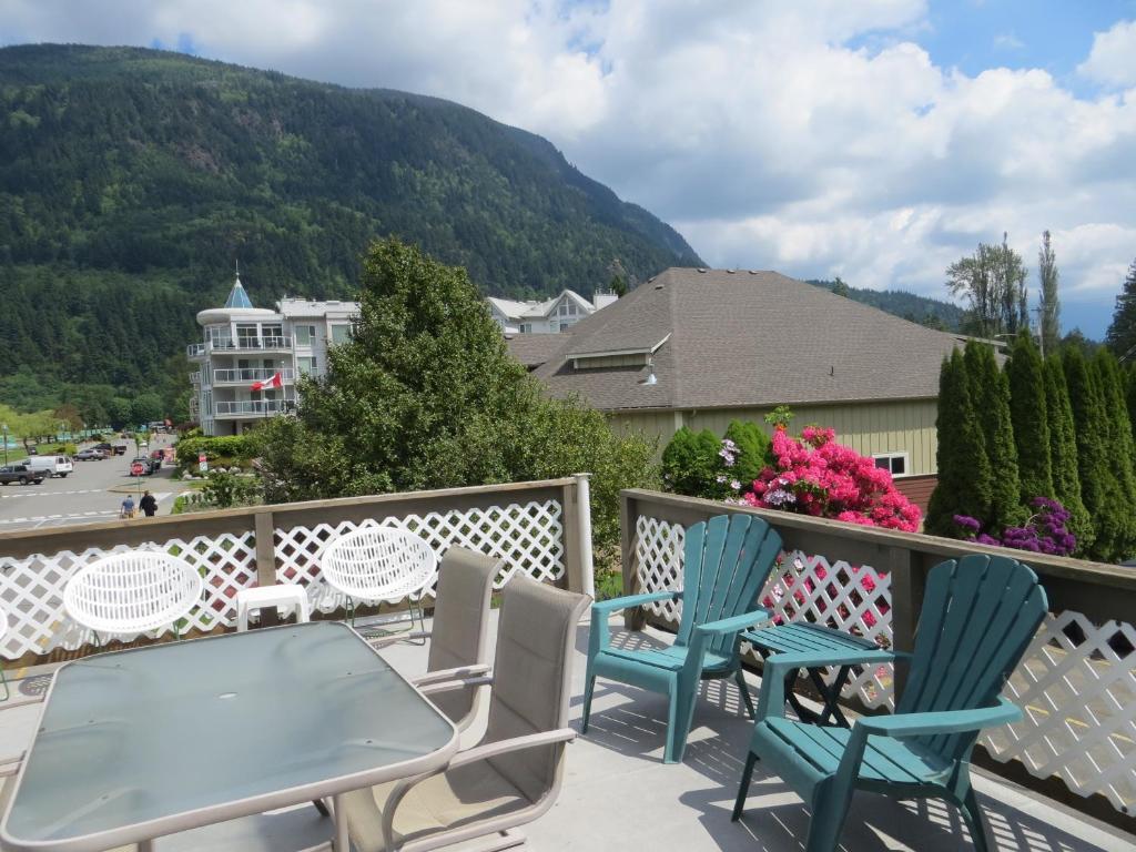 Harrison Village Motel Harrison Hot Springs Exterior foto